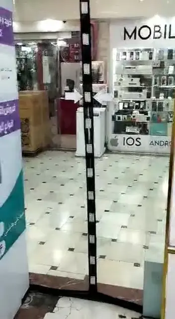 تصویر ویدیو: پرده در فروشگاه موبایل